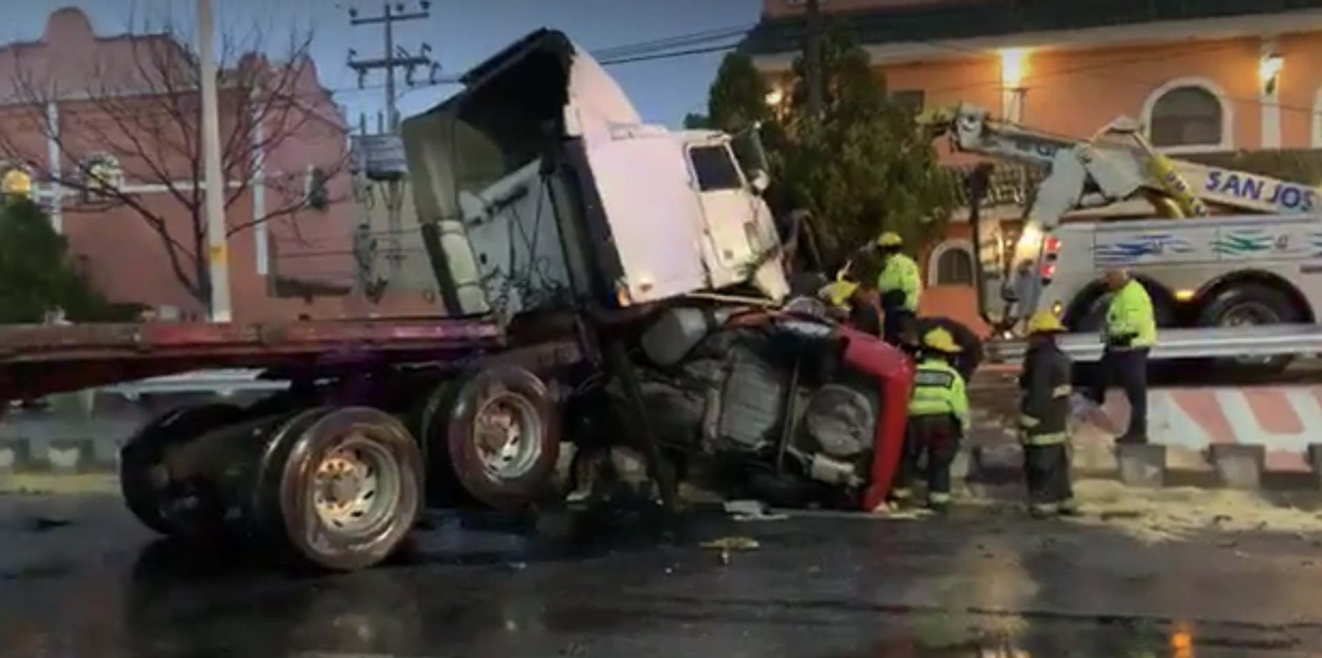 Aparatoso choque deja un muerto <br>y 3 heridos en Ramos Arizpe