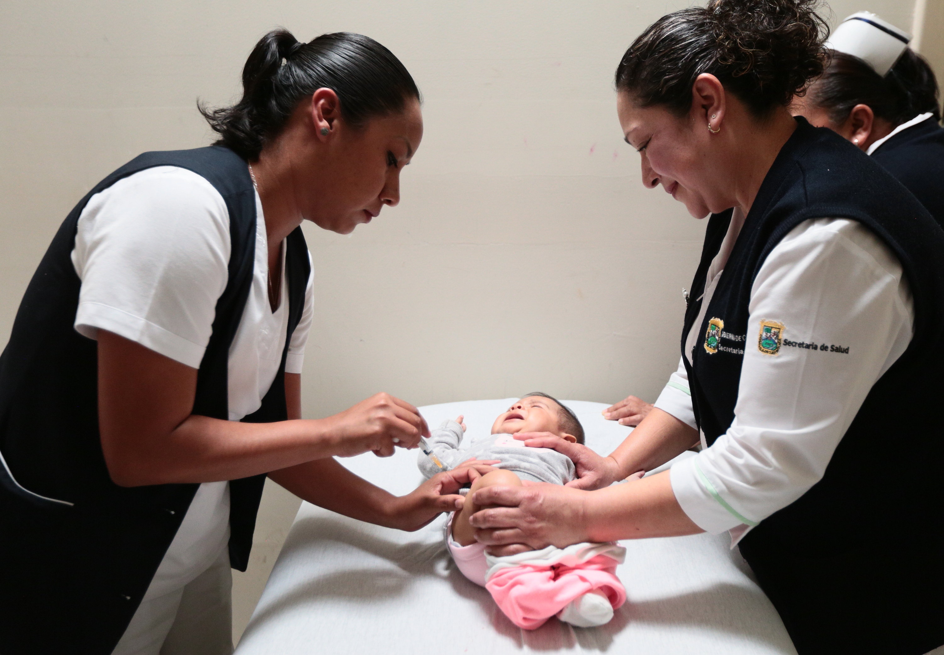 Aplican mil vacunas contra la influenza