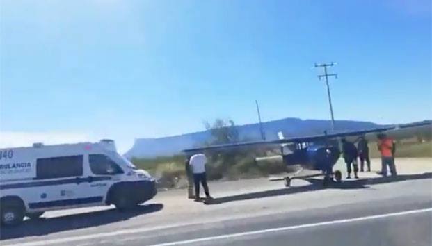 Avioneta aterriza en la Monclova-Monterrey por falta de combustible