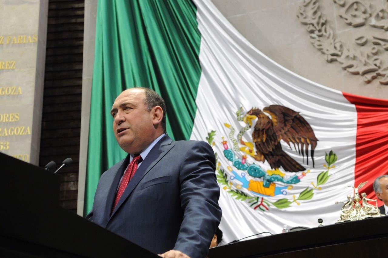 Pide Rubén cárcel para funcionarios <br>que no cesen a malos policías