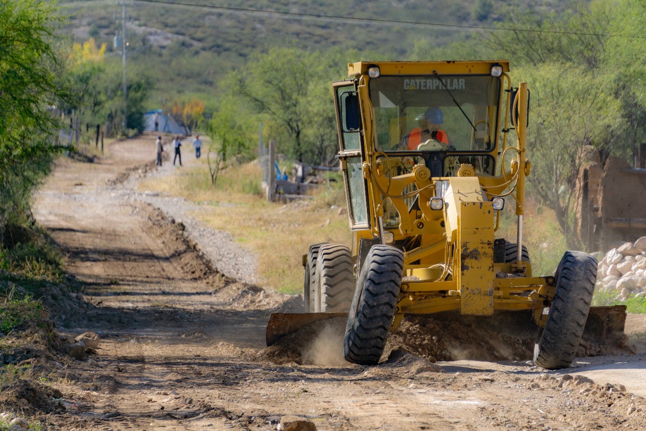 Arranca Riquelme pavimentación en Sierra Mojada