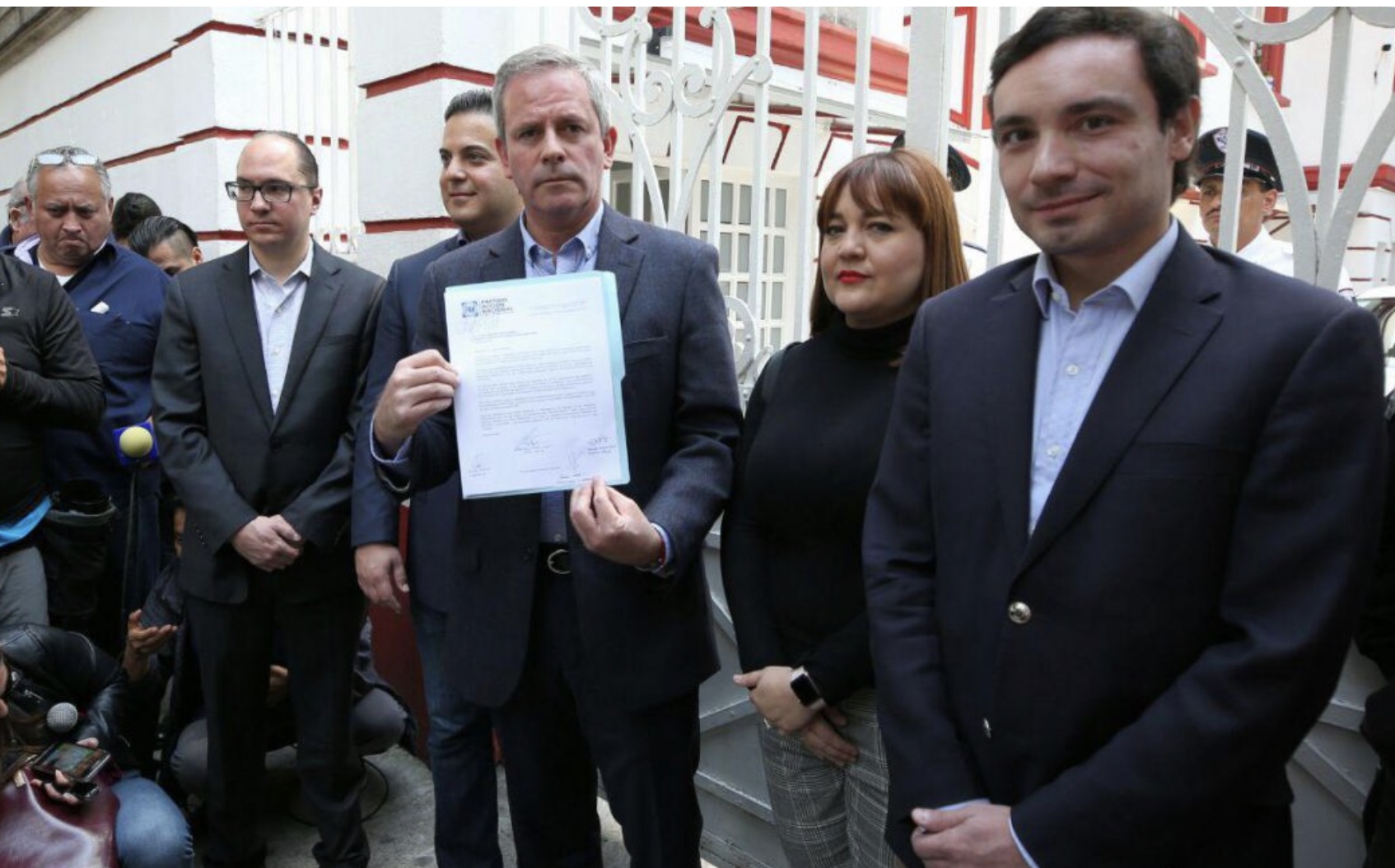 Rechaza Marcelo Torres visita de Maduro; entrega documento en casa de AMLO