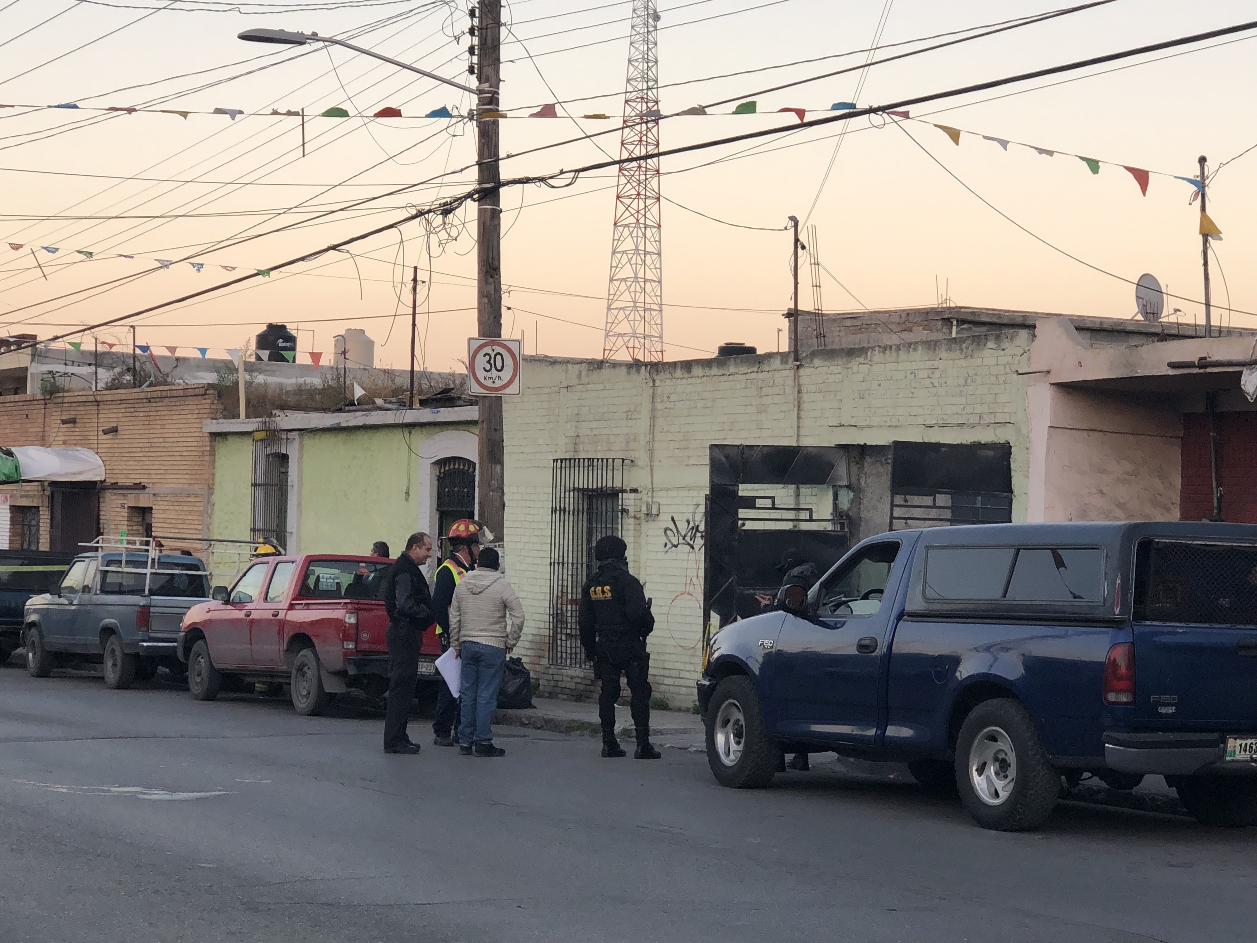 Muere hombre tras explosión en negocio de extintores en Saltillo