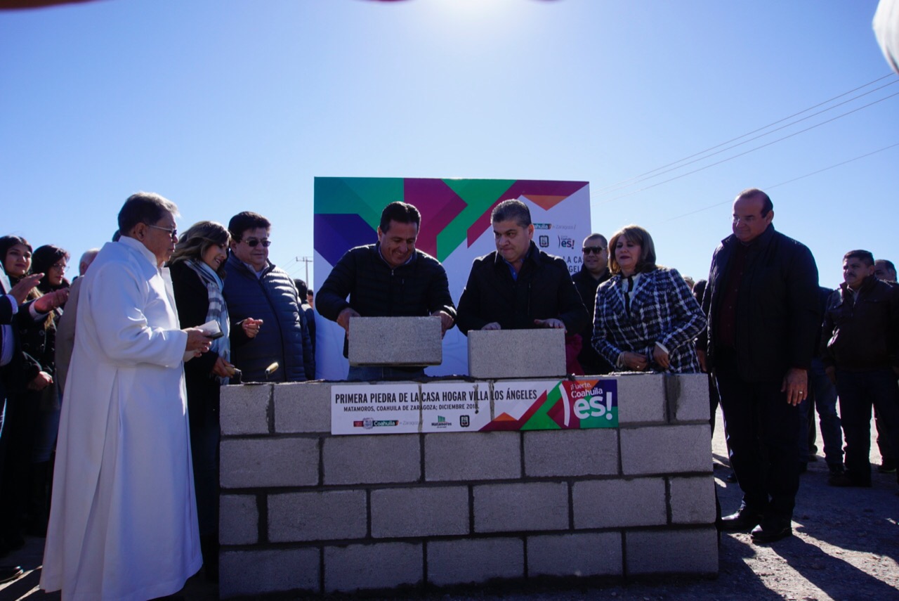 Coloca Riquelme primera piedra de hotel y casa hogar en Matamoros