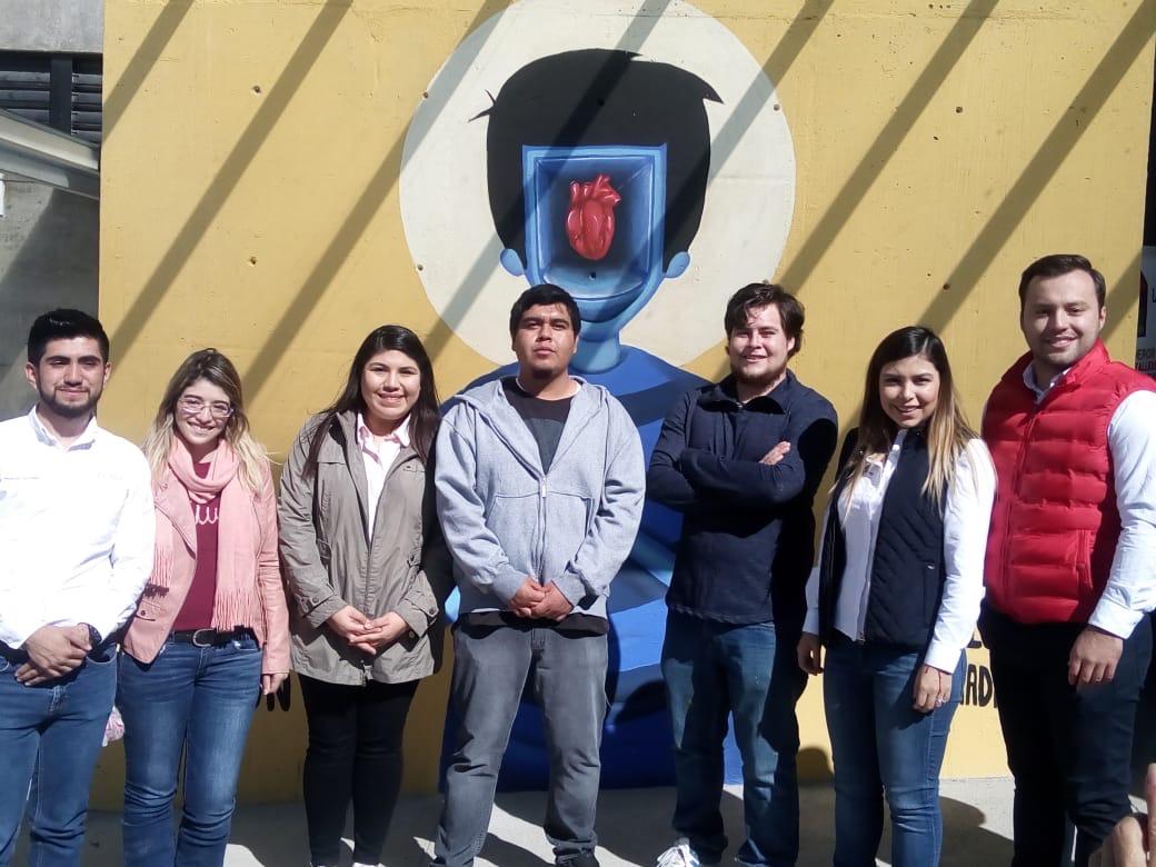 Realizan jóvenes mural inclusivo