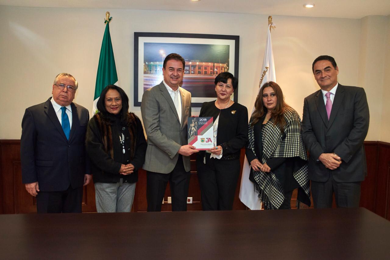 Estamos para defender a los ciudadanos: <br>Presidenta del TJA; entrega informe al Congreso