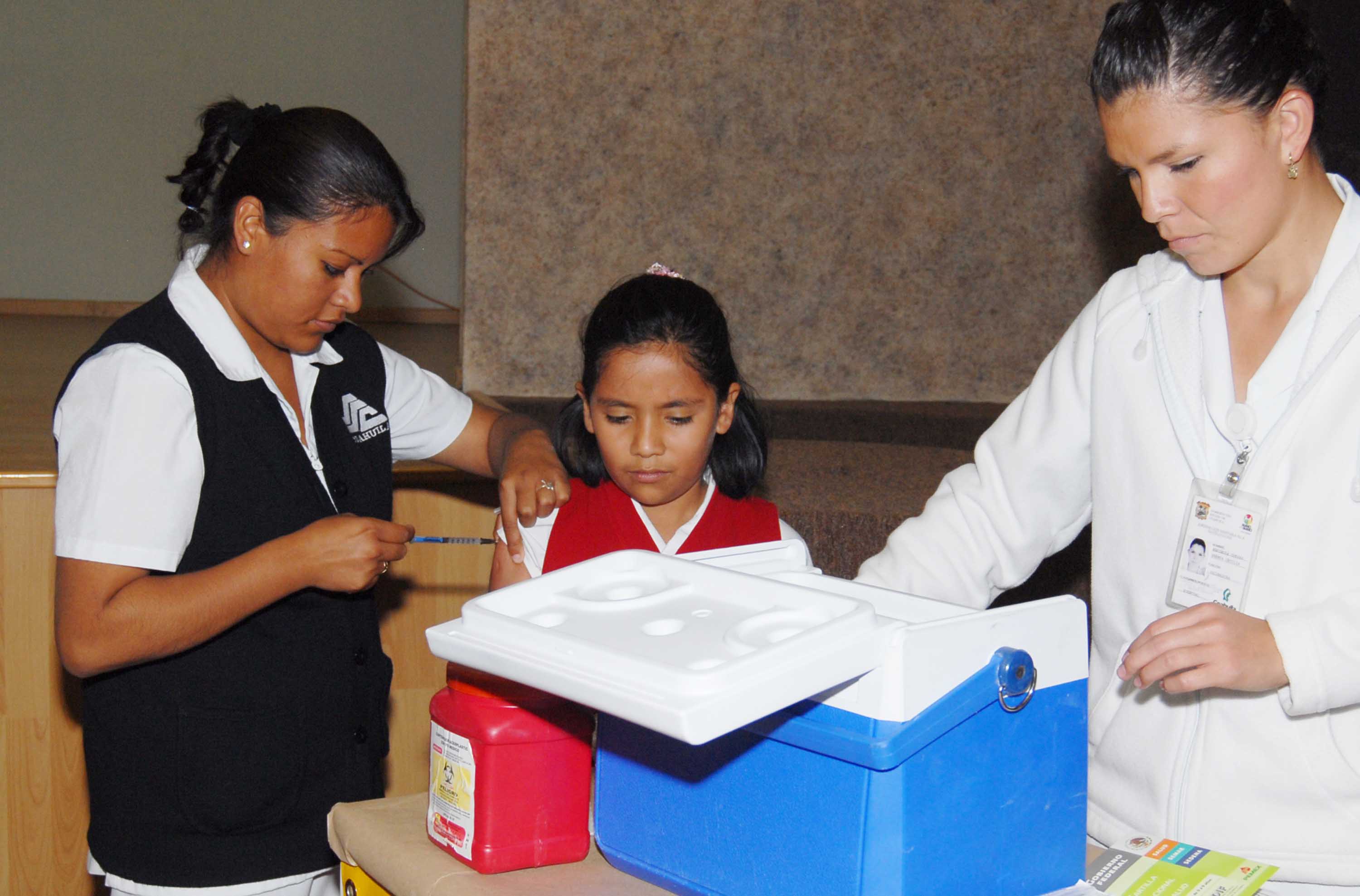 Mantiene Salud campaña de vacunación vs Influenza