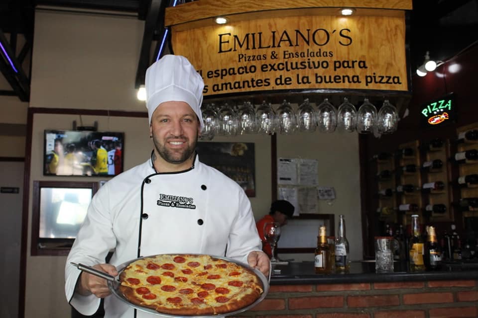 Premian a Vuoso como “empleado del mes” en pizzería de Torreón