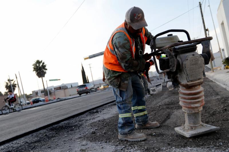 Colocan carpeta asfáltica en ampliación del bulevar José Narro