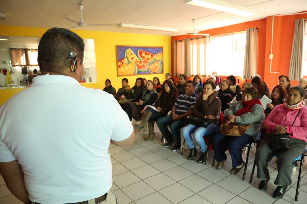 Capacitan en primeros auxilios a personal de albergues