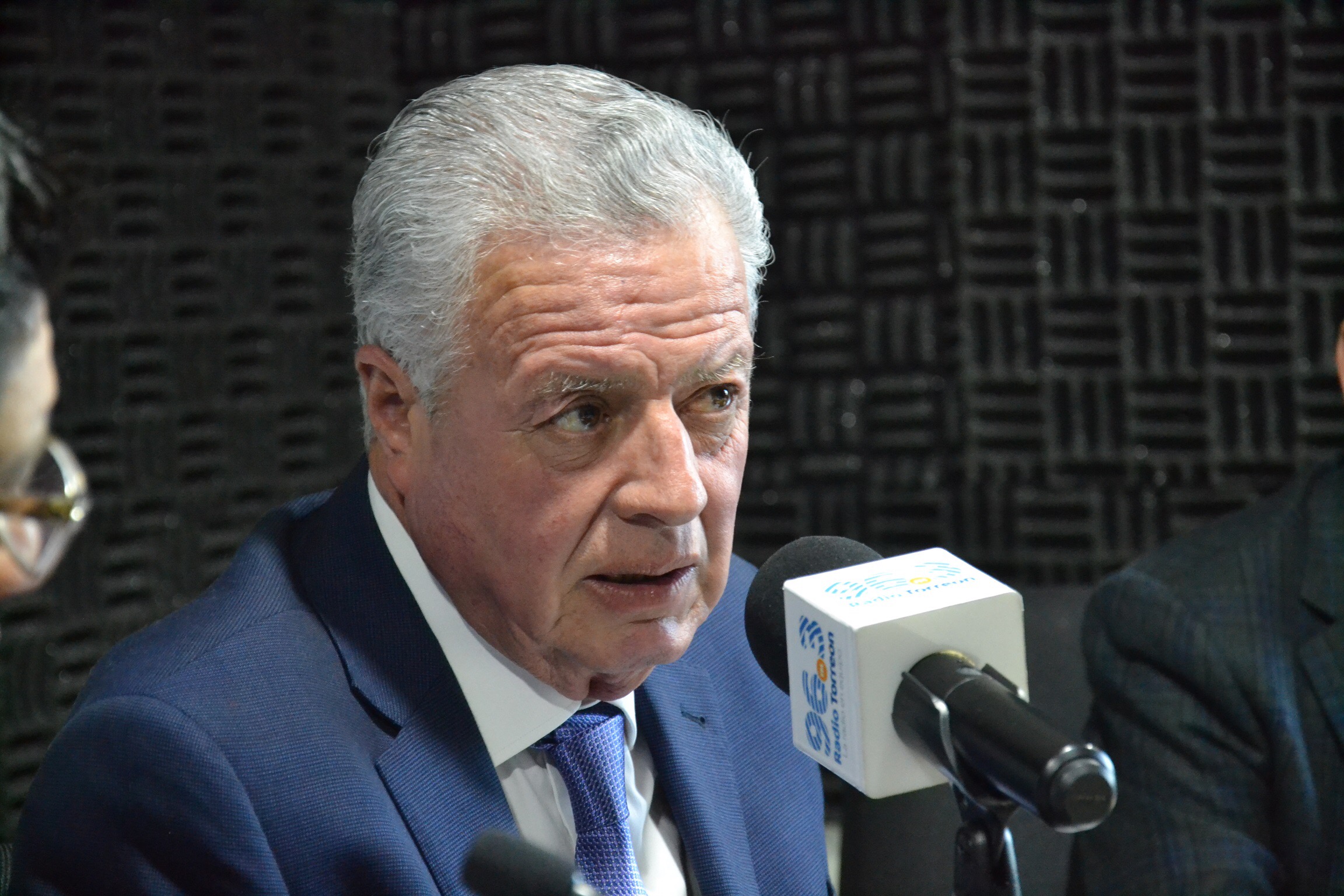 Somos una sociedad regida por leyes y así debemos conducirnos: Zermeño