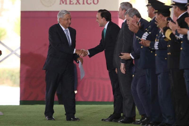 Entrega Manolo peticiones de saltillenses para el gobierno federal