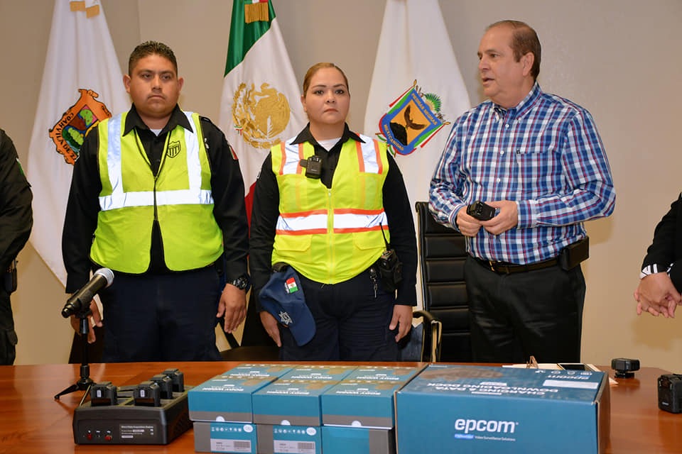 Entrega Bres 12 cámaras de solapa a tránsito municipal