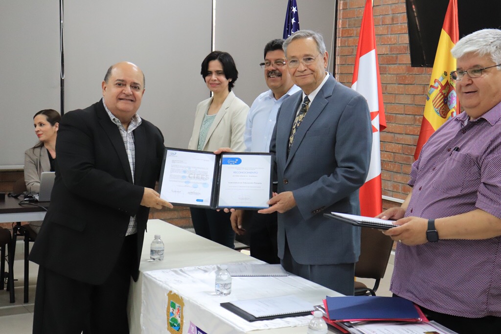 Acreditan sus programas las escuelas normales del estado