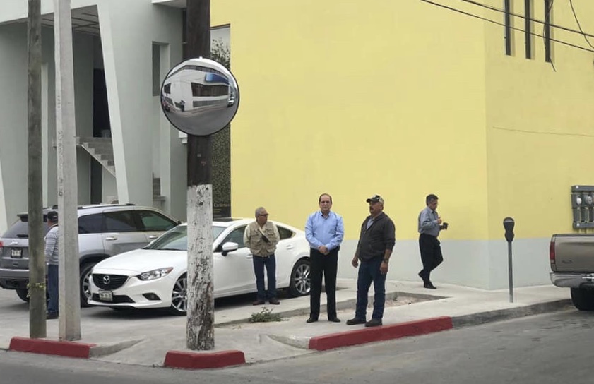 Inaugura Bres ¡instalación de espejo!