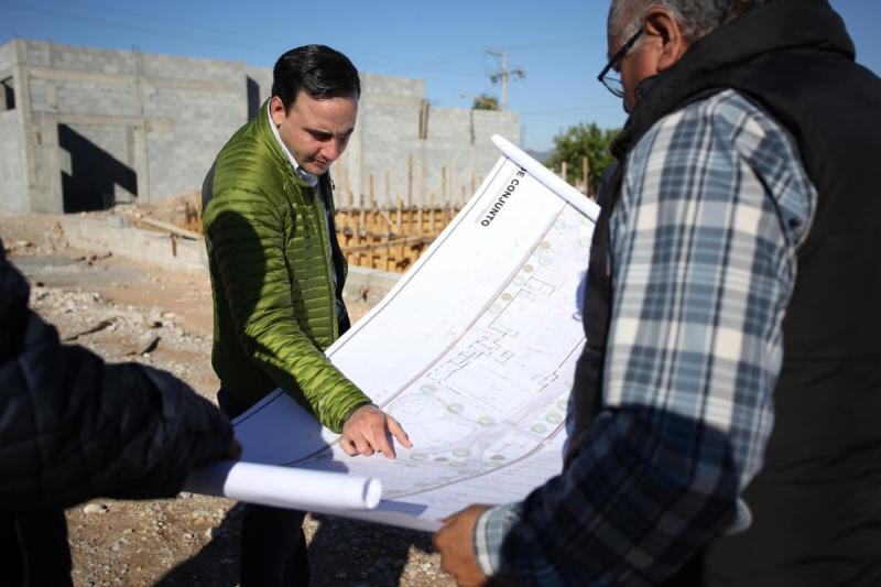 Supervisa Manolo obra del <br>multideportivo El Sarape