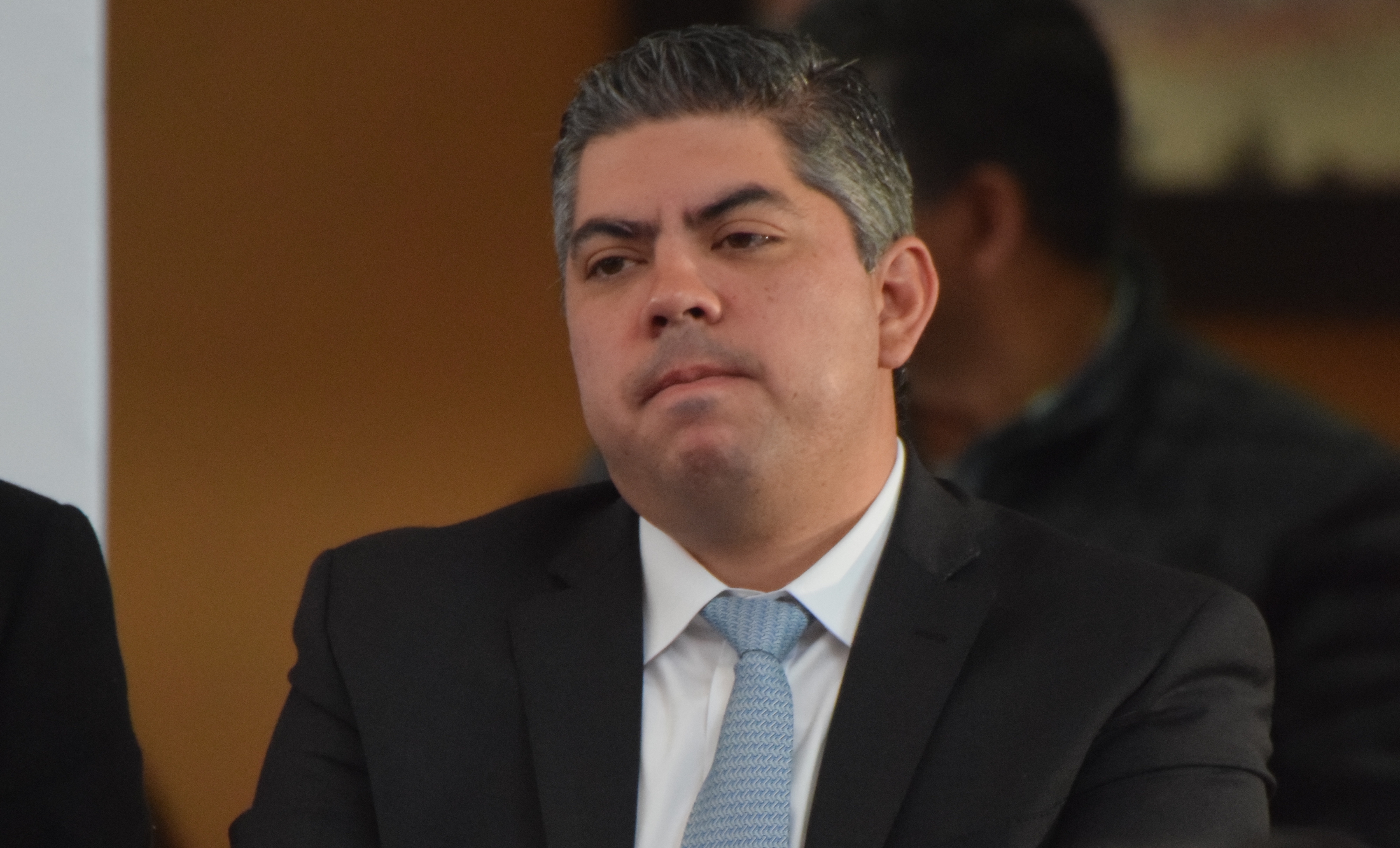 Le sacan un susto a Paredes; convoy <br>trata de detenerlo, fracasan y huyen