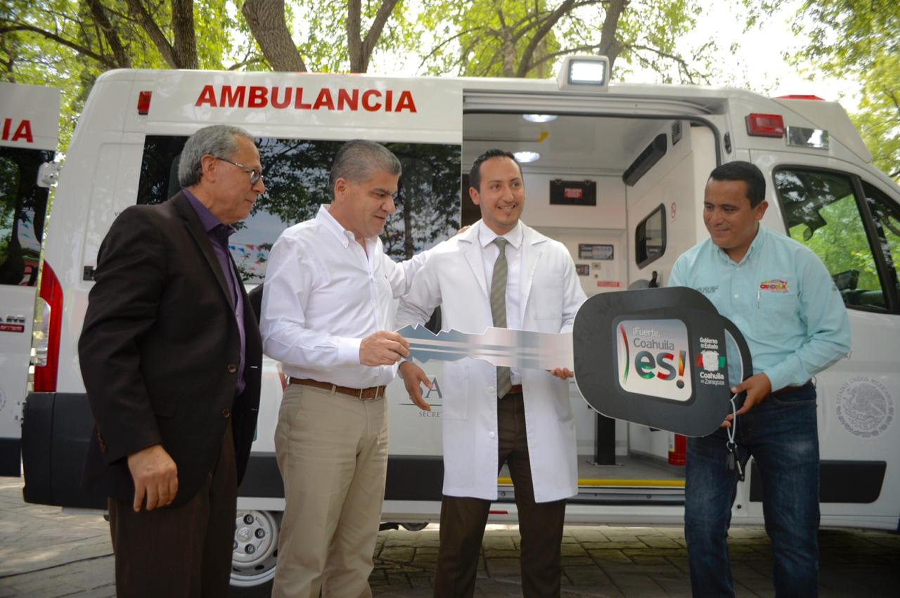 Lleva Gobernador a Candela ambulancia y dos patrullas