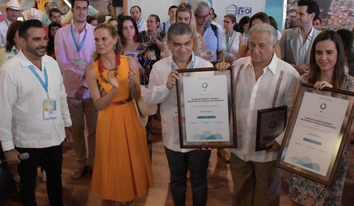 Promueve Riquelme a Coahuila <br>en tianguis turístico