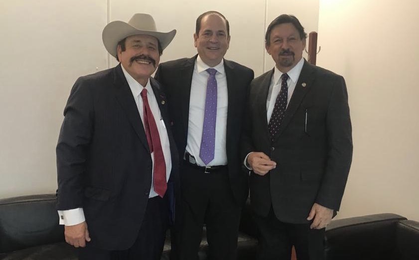 Se reúne Bres con Guadiana y Napito <br>¡para hablar de béisbol!