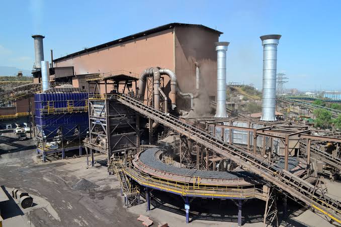 Flamazo en AHMSA deja dos obreros heridos; uno de gravedad