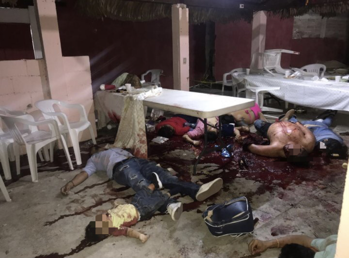Suman 14 muertos en masacre en Veracruz