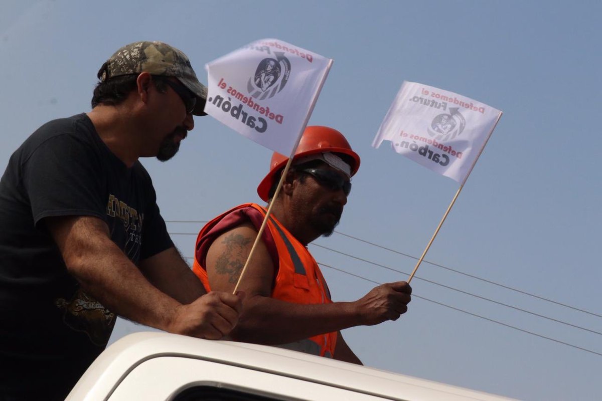 Protestan con caravana productores de carbón contra CFE