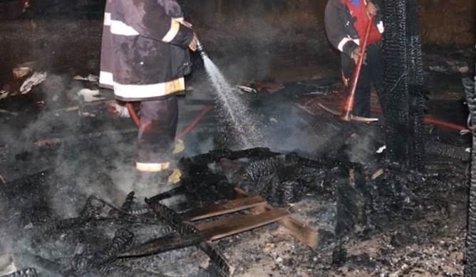 Mueren dos hermanitos calcinados, en Acuña