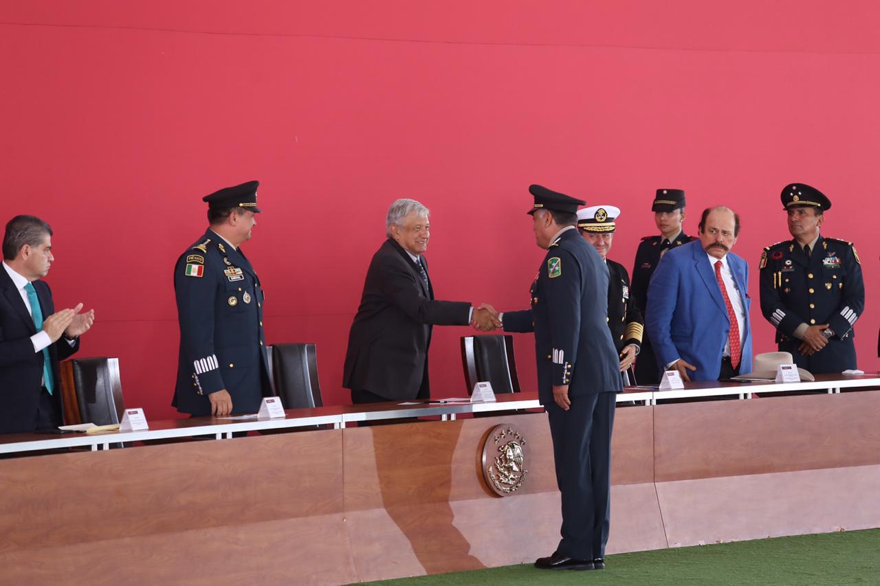 Conmemora AMLO en PN <br>aniversario de la batalla de Puebla