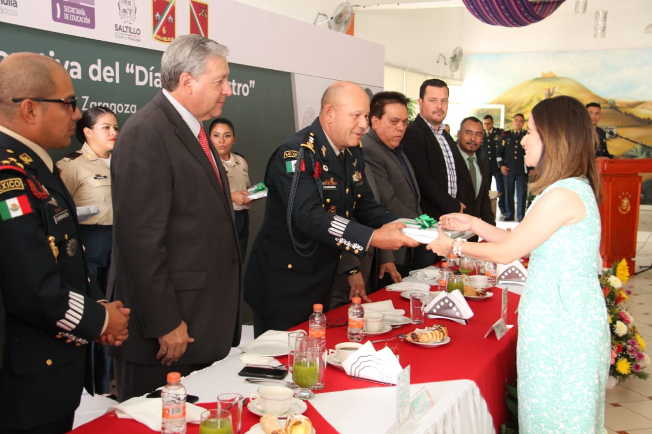 Reconocen Fuerzas Armadas labor del magisterio coahuilense
