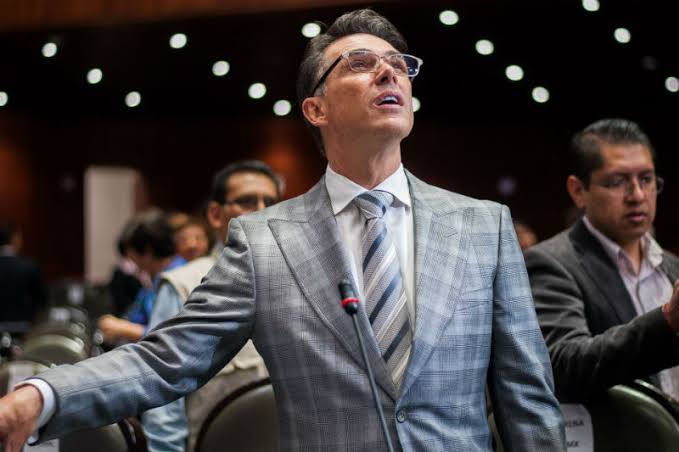 Sergio Mayer pide salvar a la ¡vaquita amarilla!