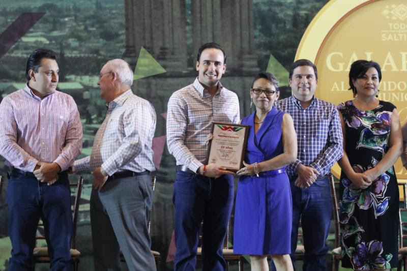 Tenemos al mejor equipo <br>en el Municipio: Manolo