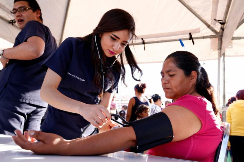 Llevan Municipio de Saltillo <br>y Ejército brigadas a la ciudadanía