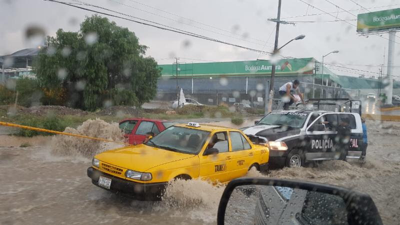 Salvan policías municipales a 5 personas en Saltillo