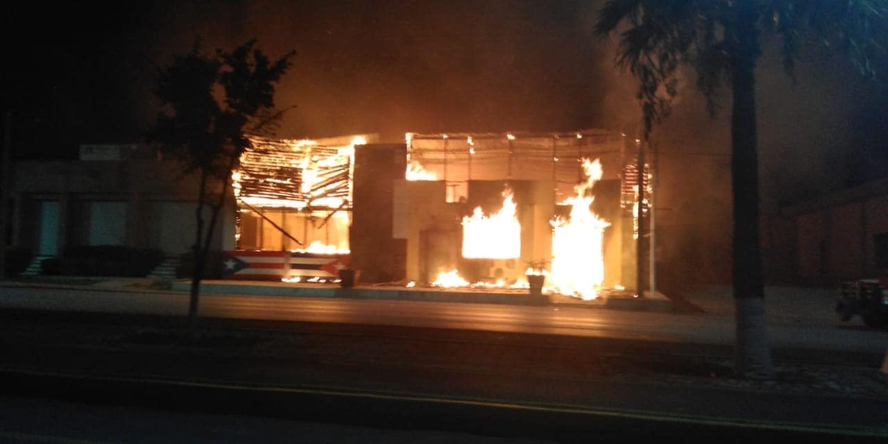 Rafaguean y queman negocios en Monclova