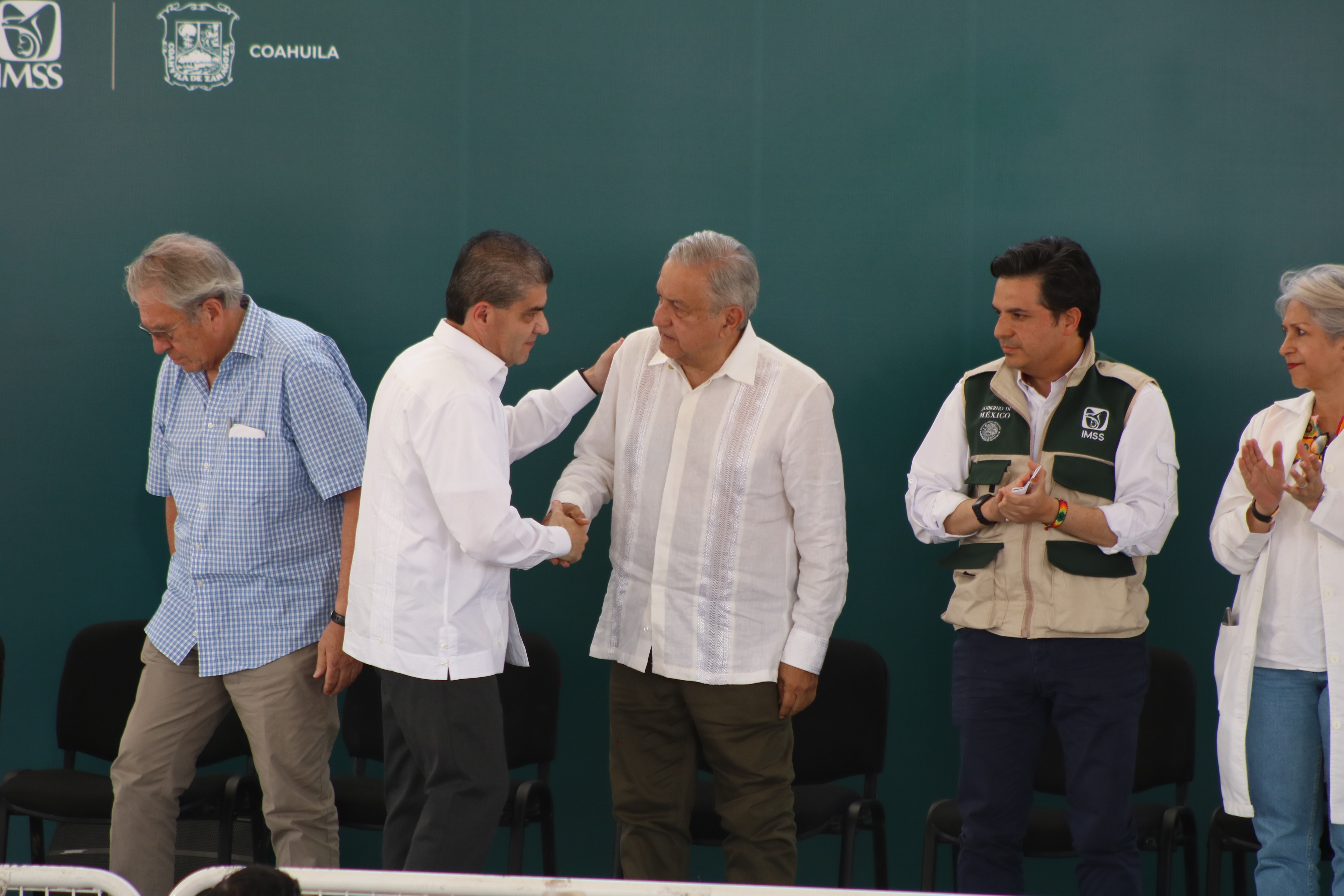 Reconoce AMLO colaboración de Riquelme