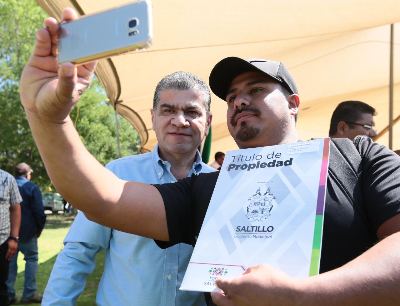 Coahuila cumple en meta con escrituras a ciudadano: Riquelme