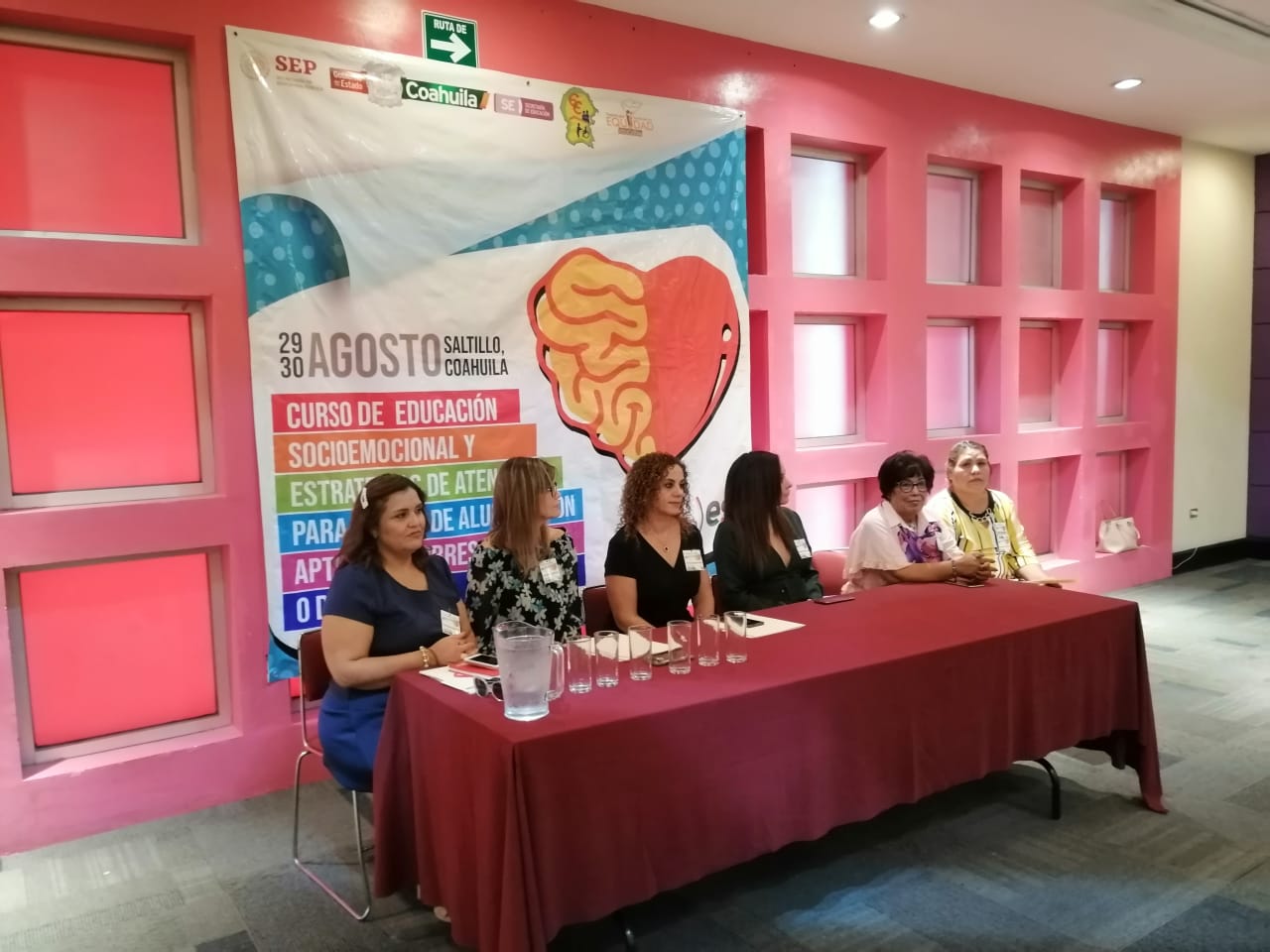 Imparten curso de educación socioemocional a padres de niños especiales