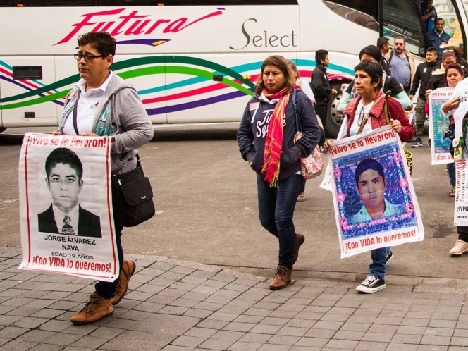 Buscan en otro basurero a los 43 normalistas de Ayotzinapa