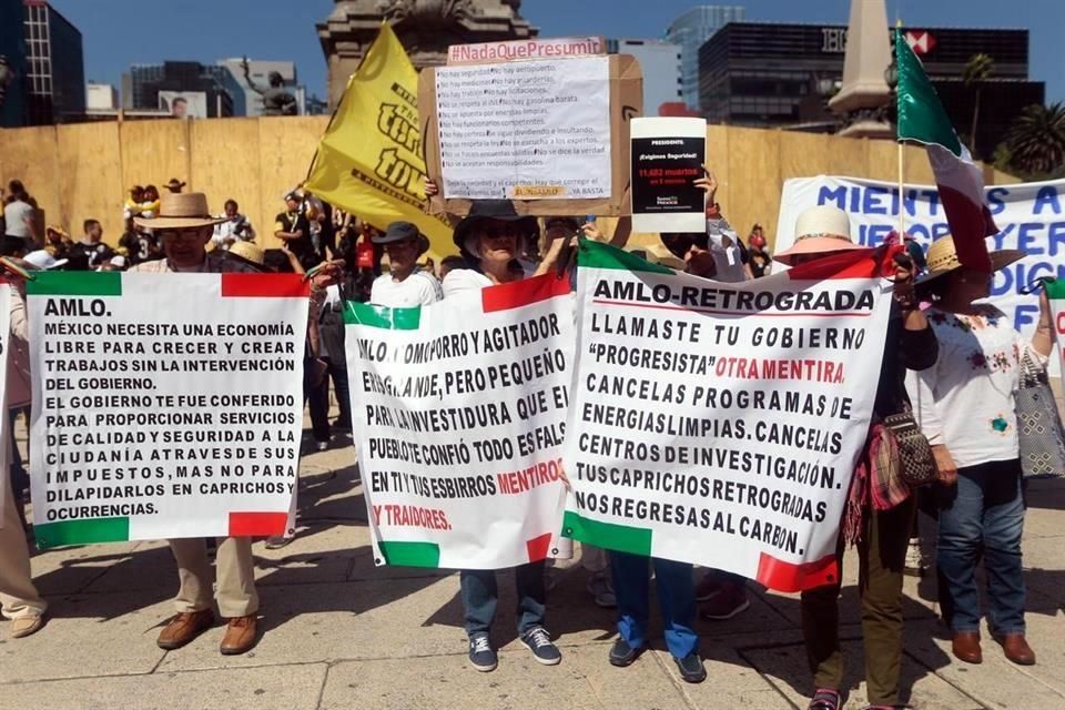 ¡Fuera AMLO! Gritan ciudadanos <br>desde el Ángel de la Independencia