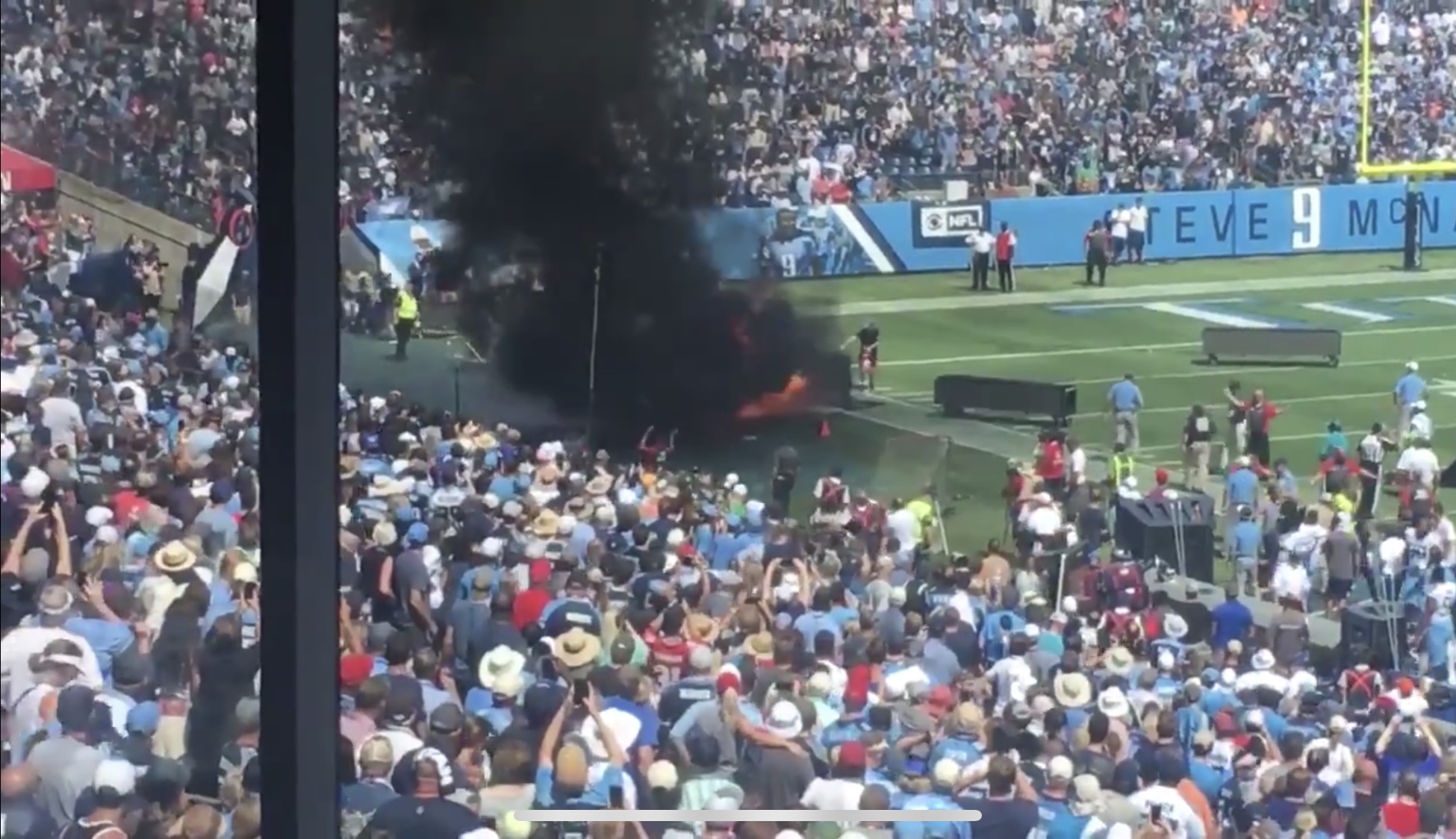 Incendio en estadio previo a partido genera caos