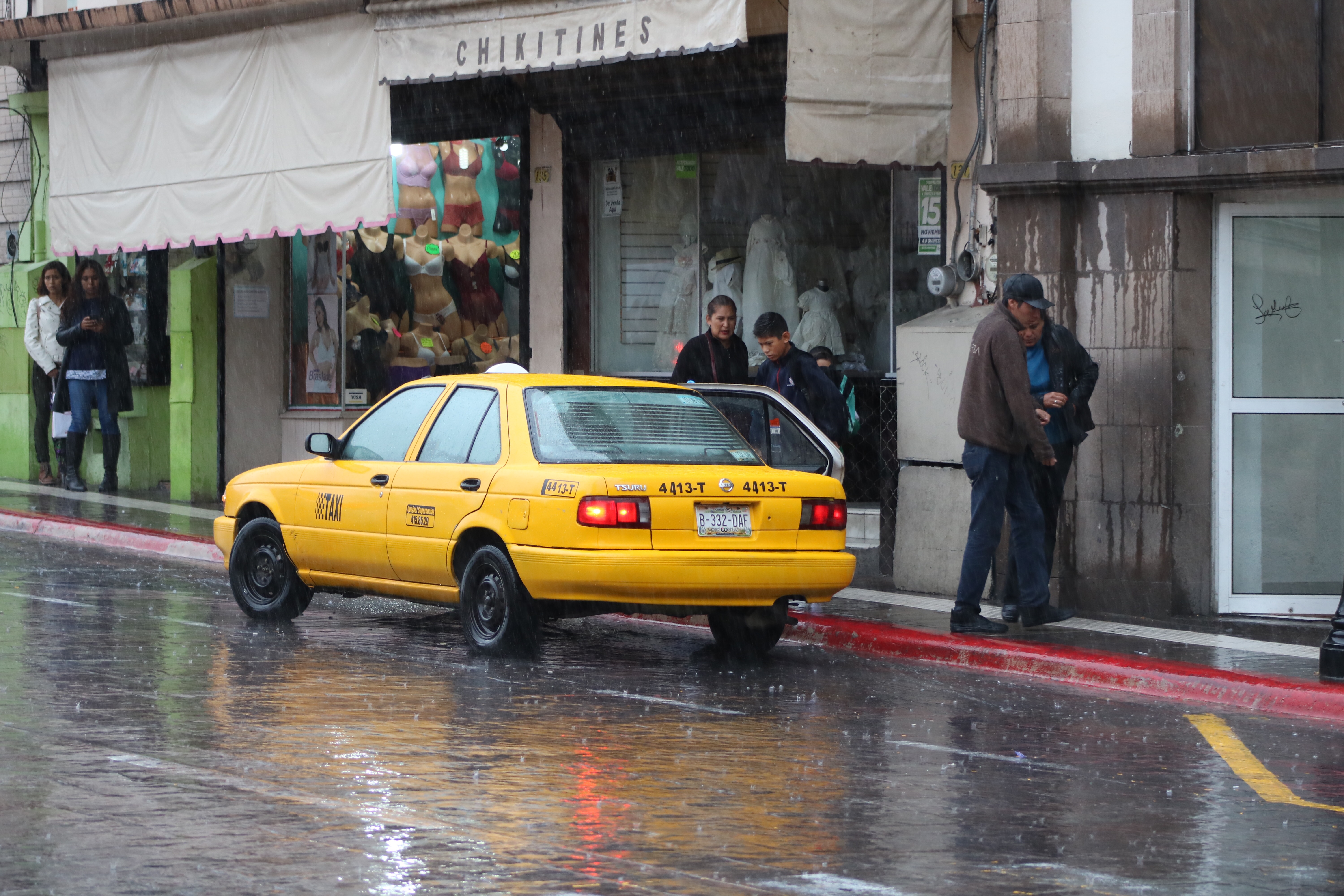 Establecen tarifas nocturnas para taxis en Saltillo
