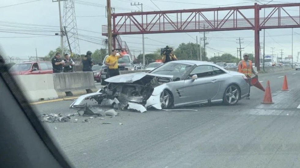 Destroza “Tuca” su Mercedes en aparatoso choque