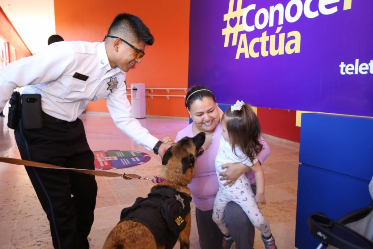 Visitan Unidad Canina, policías y bomberos de Saltillo a niños en el CRIT