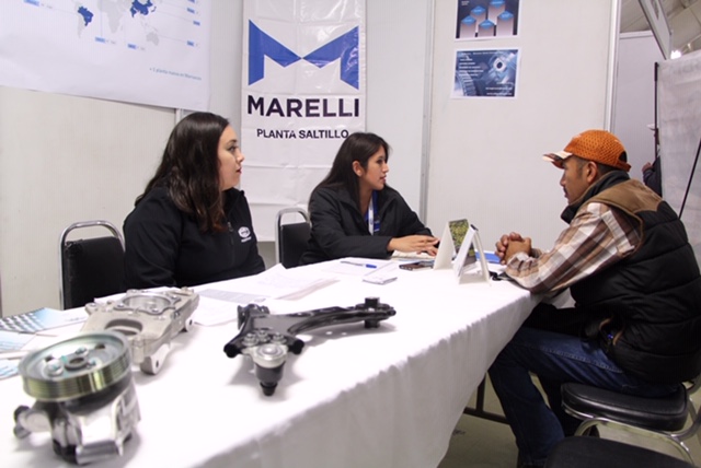 Realizan con éxito feria de empleo en Saltillo