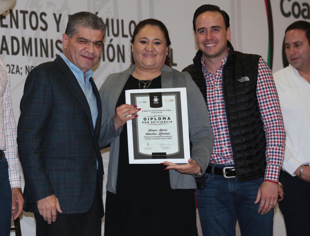 Entrega Coahuila reconocimientos a trabajadores de la Administración Fiscal