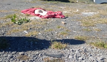 Hallan cadáver de hombre vestido <br>de mujer en la carretera a Saltillo