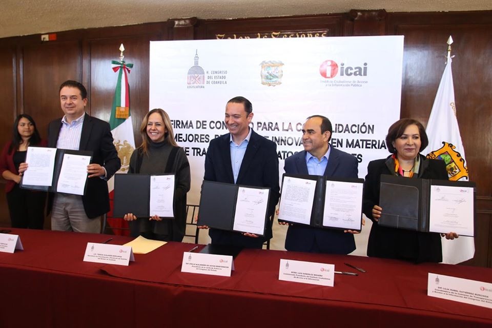 Firma Congreso convenio <br>de colaboración con ICAI