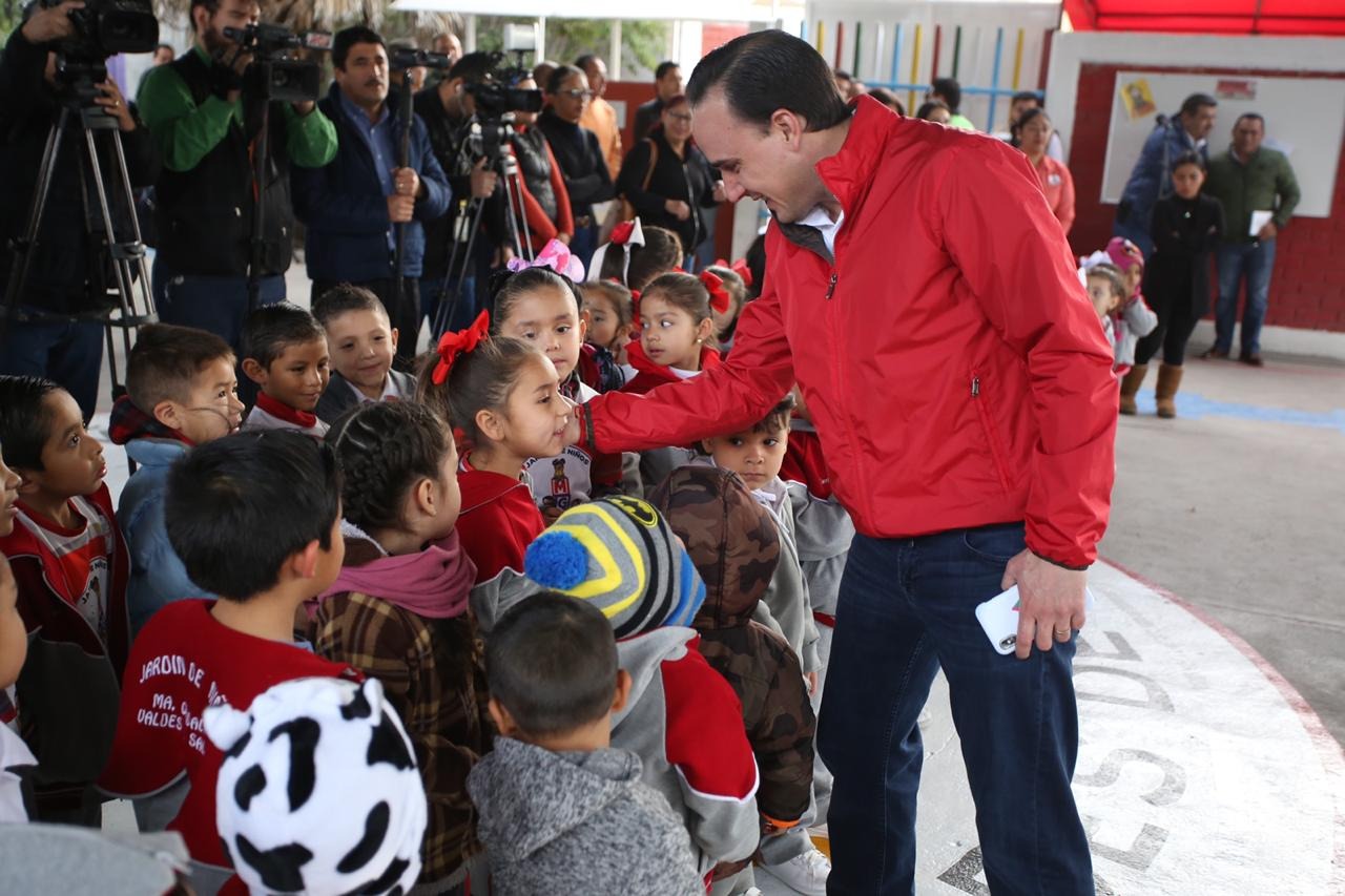 Continúa Manolo cumpliendo <br>compromisos con la ciudadanía