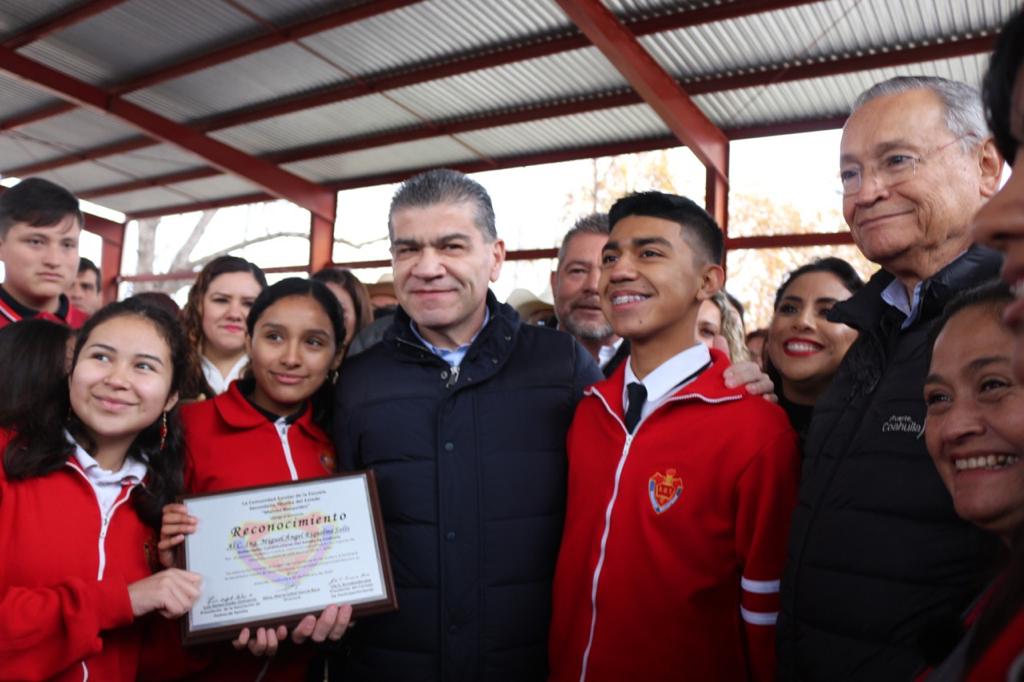 Entrega Riquelme infraestructura educativa en Allende